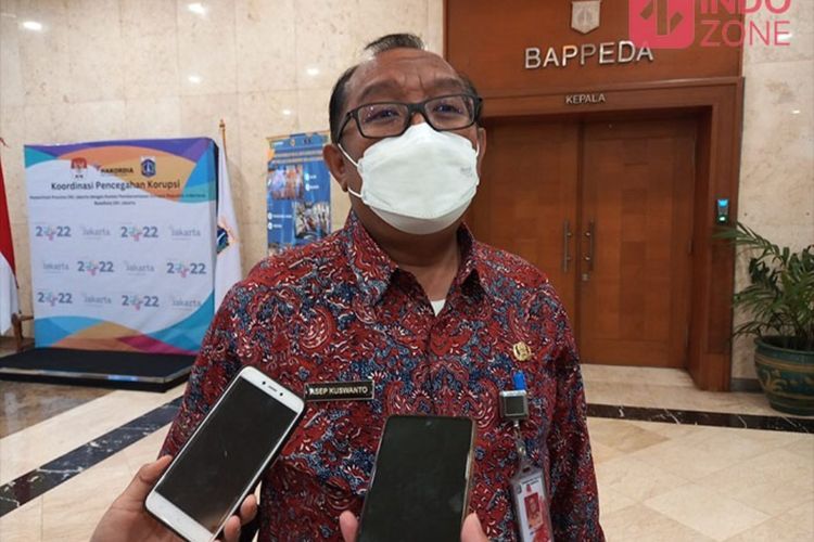 Pembangunan Saringan Sampah di Kali Ciliwung Disebut Terlambat karena Pembebasan Lahan