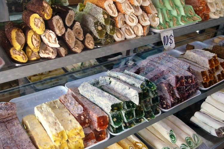 Satu Abad Lebih Pabrik Ini Setia Memproduksi “Penenang Tenggorokan“, Permen Para Sultan 