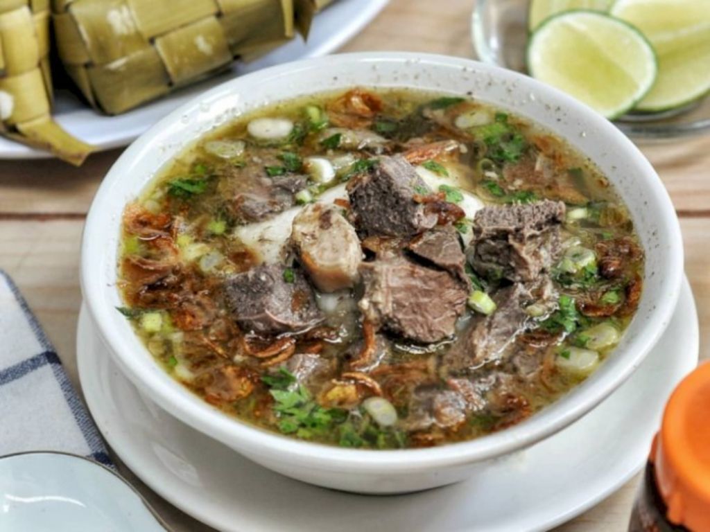 14 Makanan Khas Makassar Paling Wajib Dicoba Saat Berwisata! 
