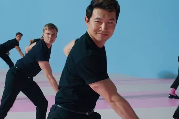 Pemeran 'Shang-Chi' Akui Senang Banget Main di Film 'Barbie', Syutingnya Menyenangkan