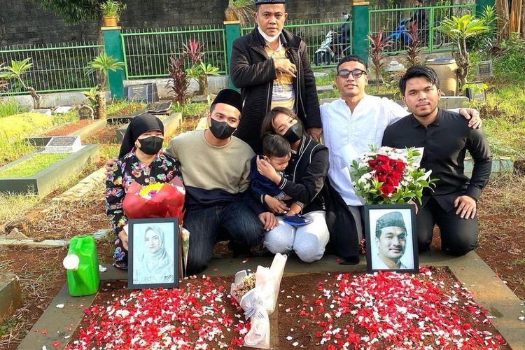 Gala Sky Ziarah Peringati Ultah Vanessa Angel, Nyesek Bilang Habis dari Rumah Mami