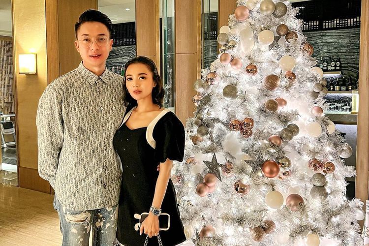 Wika Salim Banjir Cibiran Foto sama Pacar dan Pohon Natal: Demi Uang Apapun Direlakan
