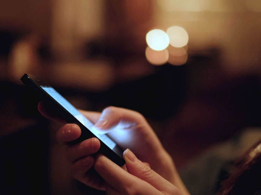 Ingin Mudik? Simak 6 Tips Berikut agar Baterai HP Awet selama Perjalanan