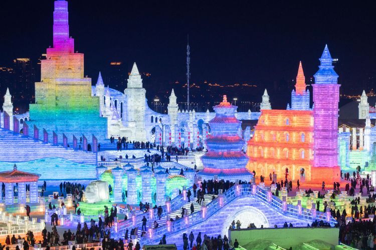 Festival Es Harbin: Berseluncur di Es Raksasa Jadi Aktivitas Populer Saat Natal di China
