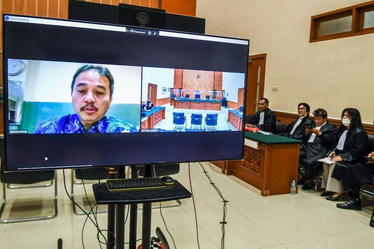 Roy Suryo Divonis 9 Bulan Penjara Kasus Meme Stupa Mirip Presiden Jokowi