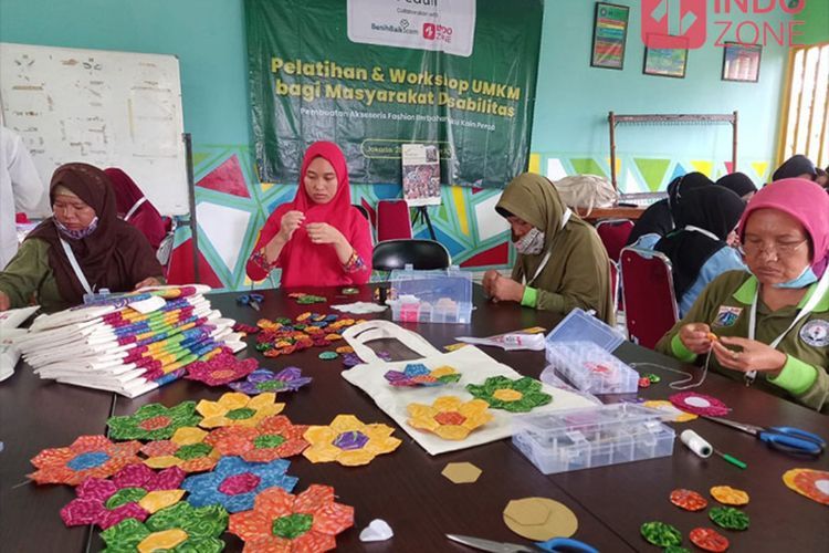 Hari Ketiga Pelatihan UMKM untuk Para Difabel Bersama PLN Peduli, Yuk Simak Kegiatannya!