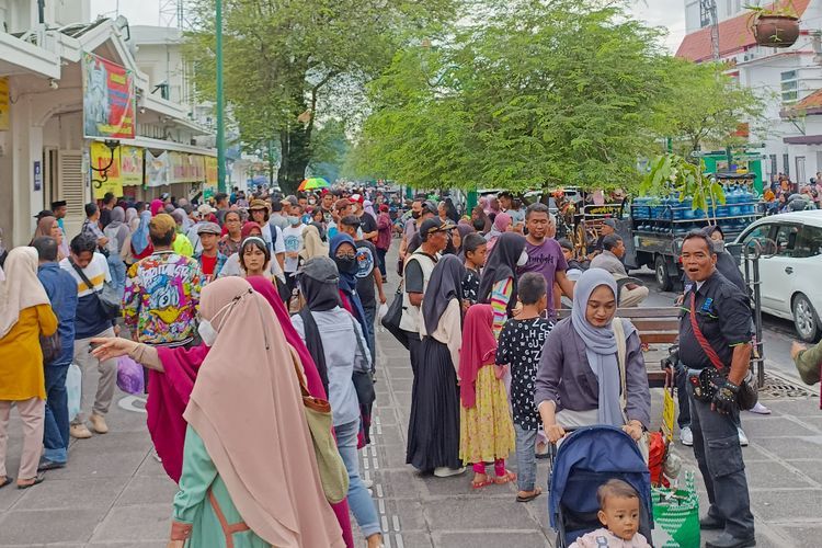 Libur Tahun Baru Malioboro Padat Wisatawan, Ikuti Tips Ini Biar Gak Terjebak Macet