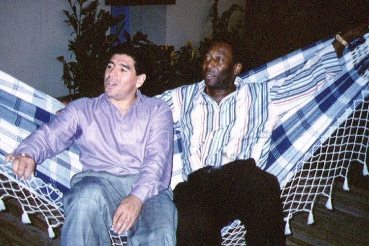 Berjumpa Lagi, Pele dan Maradona Bisa Main Bola Bersama di Surga 
