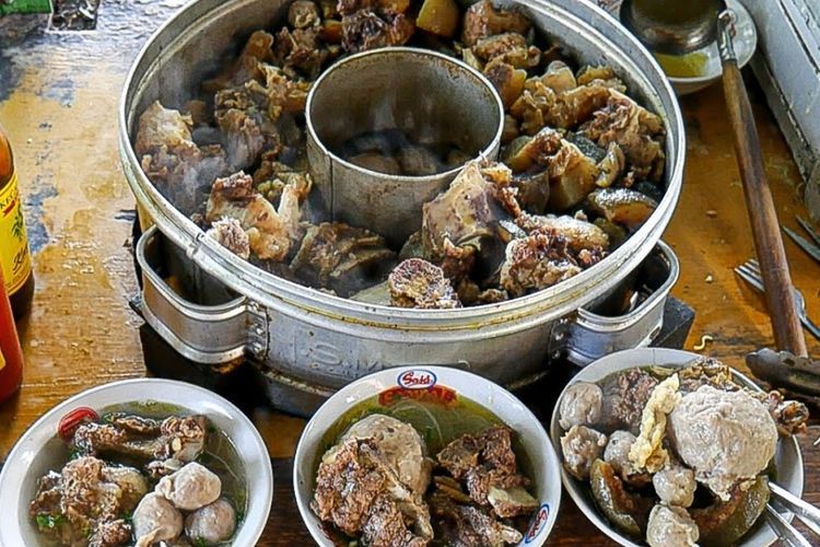 Bakso Kikil Pak Golek: Porsinya Brutal Harganya Murah Banget, Jualan Cuma 4 Jam!