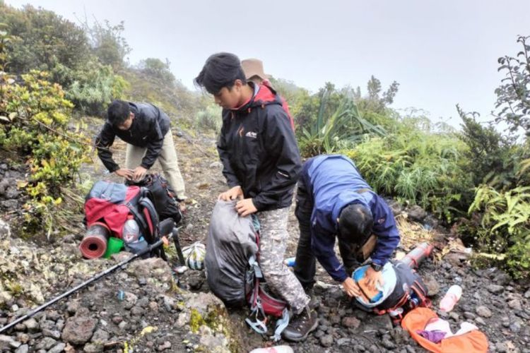 Gunung Marapi Sumbar Erupsi, 30 Pendaki Dipaksa untuk Turun
