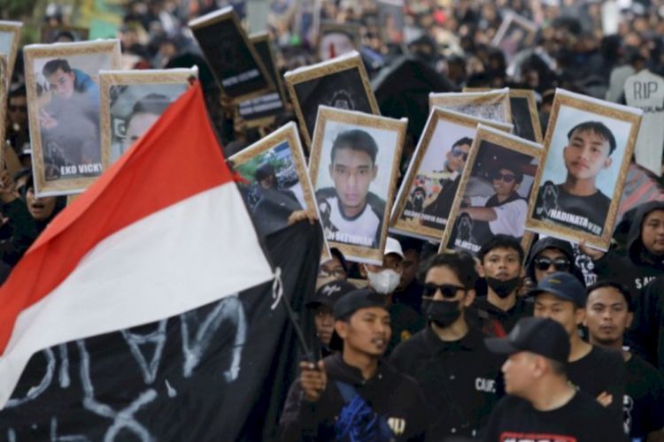 100 Hari Tragedi Kanjuruhan, Mahfud MD: Keluarga Korban Belum Puas, Polisi Juga!