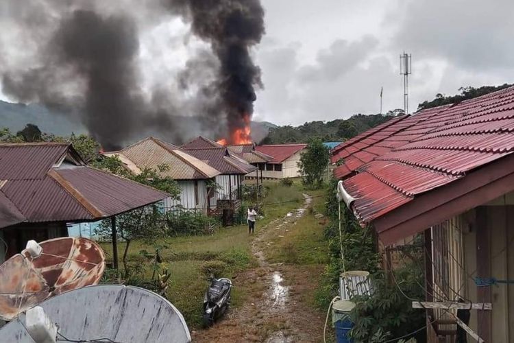 Merinding! Begini Detik-detik Pembakaran SMKN 1 Oksibil di Papua