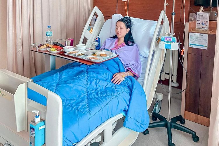 Lucinta Luna Alami Pembengkakan Gusi Sampai Masuk Rumah Sakit, Netizen: Efek Oplas