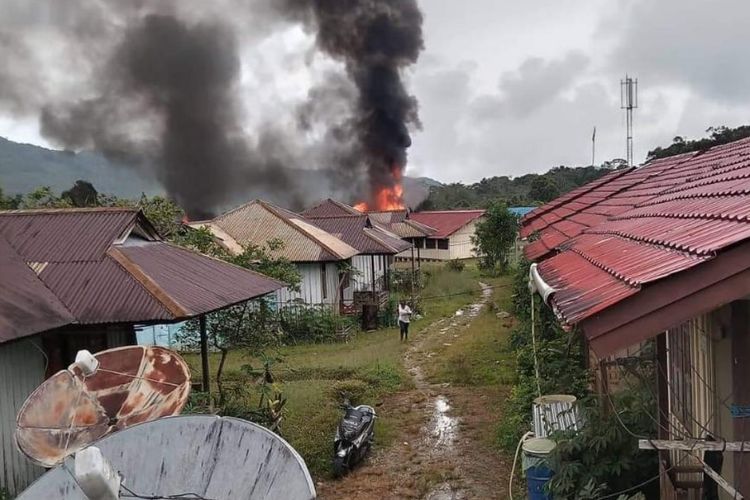 EKSKLUSIF! OPM Akui Bakar SMKN 1 Oksibil Papua, Ternyata Begini Alasannya