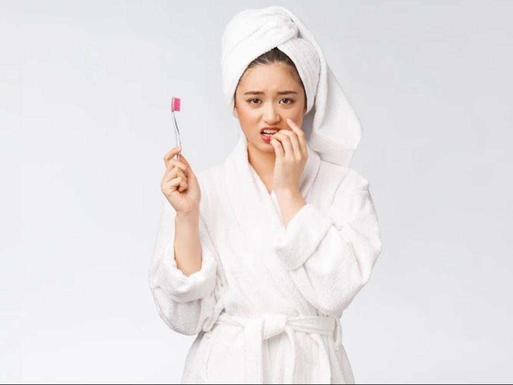 Sering Dilakuin, Boleh Enggak Sih Berbagi Sikat Gigi dengan Orang Lain?
