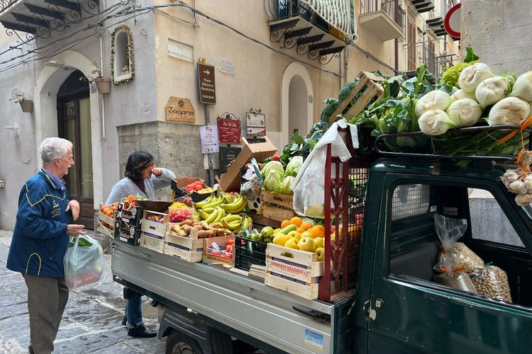 Mirip di Indonesia, Ternyata Ada Tukang Sayur Keliling di Italia