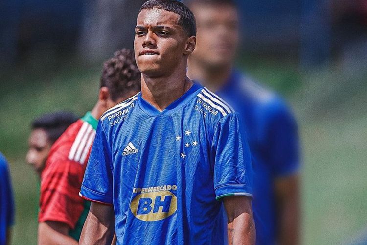 Anak Ronaldinho Jalani Trial di Barcelona, Bungkus Gak Coach?