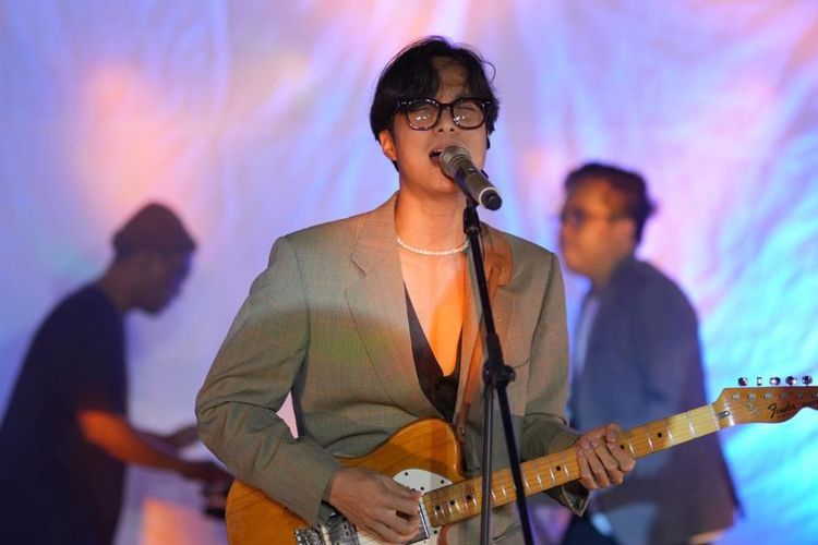 Dikta Akui Ngefans Iwan Fals Sejak Kecil: Om Iwan Anggap Musik Seperti Anak Sendiri