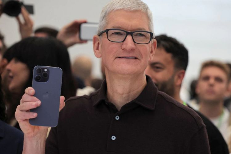 Respek, CEO Apple Tim Cook Potong Gajinya Sendiri Sampai 530 Miliar!