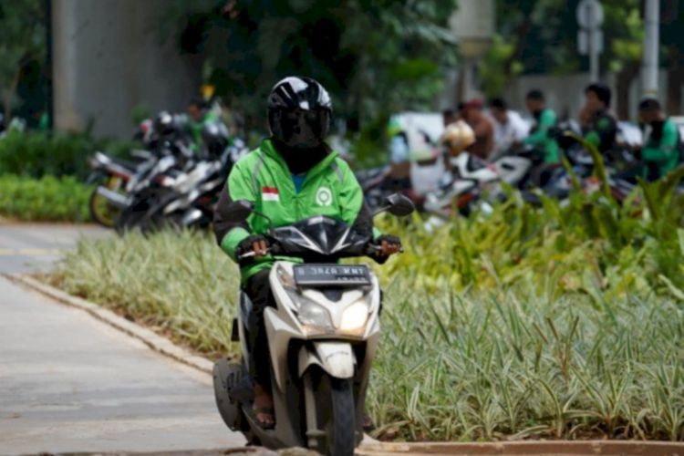 Enggak Terima Bannya Dikempesi, Segerombol Ojol Ini 'Gelut' Sama Satpam SCBD