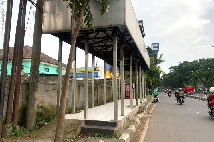 Dear Kang RK! Halte di Bandung Membahayakan Nyawa Nih, Kondisinya Sangat Memprihatinkan