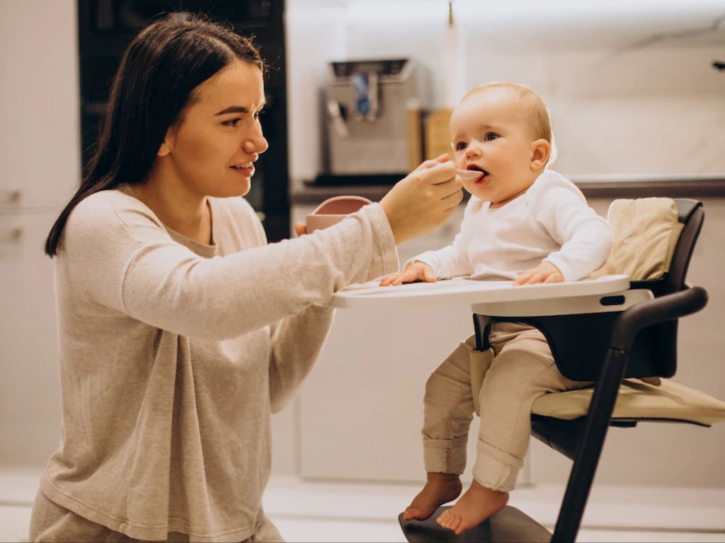 Dear Moms, Dokter Gizi Enggak Sarankan Anak Diberi MPASI Dini, Usia Berapa Idealnya?