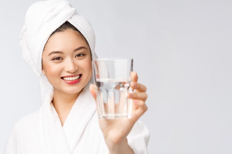 Minum Air Putih Menyehatkan Tubuh tapi  Cek Sudah Aman Belum?