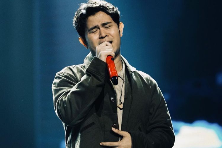 Cover Lagu 'Ayah' Rinto Harahap, Cakra Khan Bikin Fans Banjir Air Mata saat Konser di KL