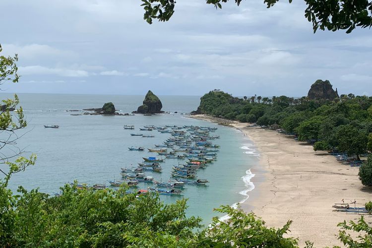 Bukan Bali! Ternyata Pantai Terindah di Indonesia Ada di Jember, Apa Saja Kelebihannya?