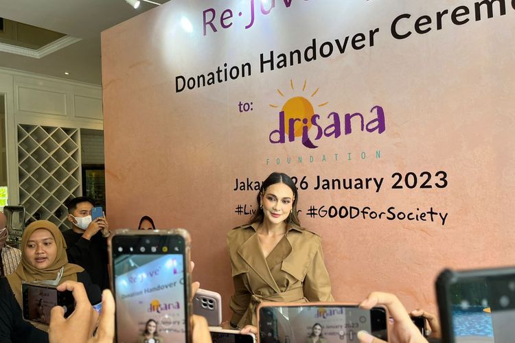Dituding Dekat dengan Gading Marten, Luna Maya Beri Klarifikasi: Kalo Pacaran Kalian Tahu