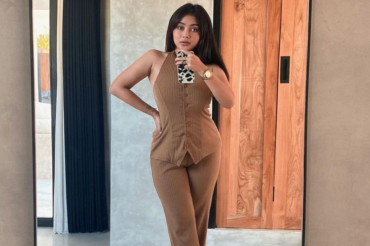 Mutia Ayu Pamer Potret Mirror Selfie, Disebut Kylie Jenner versi Lokal