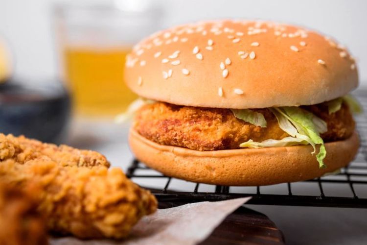 Apes, Udah Beli Chicken Burger Mahal-mahal, Warganet Ini Dapat Roti Jamuran dan Ayam Basi