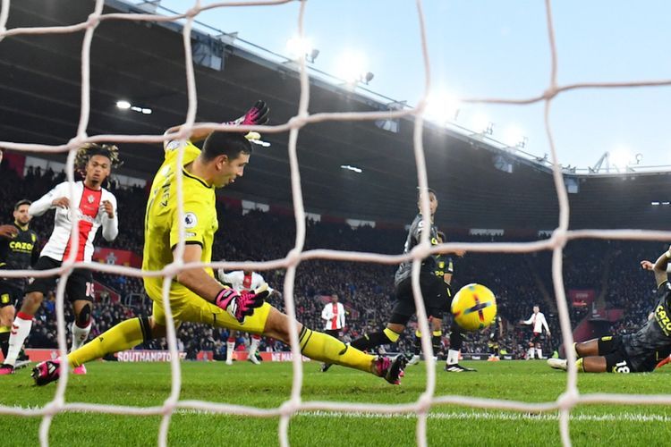 Aturan Tendangan Penalti Bakal Diubah, Emiliano Martinez Dirugiin Banget