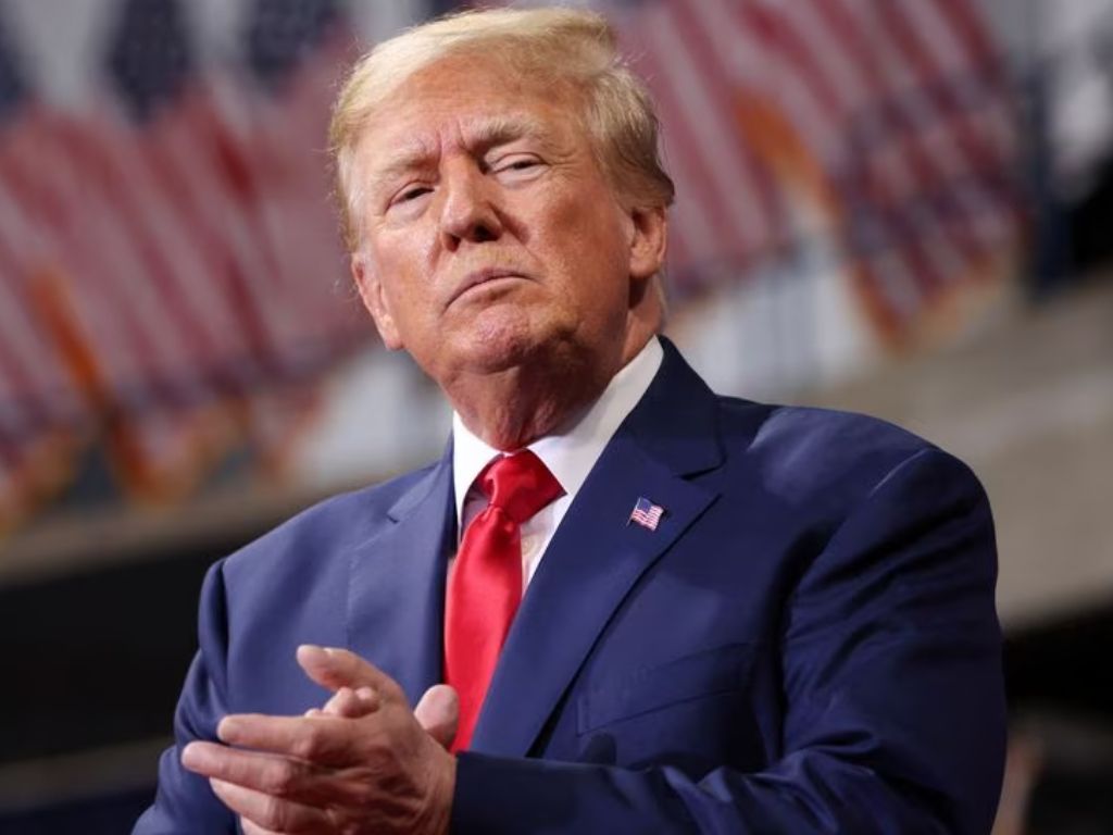 Akun Facebook dan IG Donald Trump Bakal Dikembalikan, Pendukungnya Full Senyum!