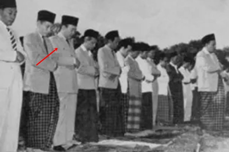 Aneh tapi Nyata! Soekarno Gak Mempan Ditembak dari Jarak 7 Meter saat Salat Idul Adha