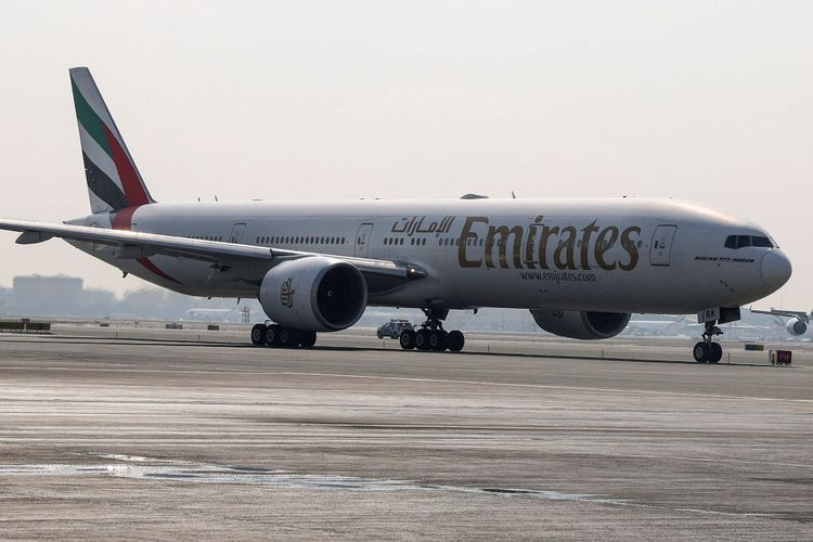 Sudah 13 Jam Mengudara, Maskapai Emirates Malah Disuruh Putar Balik karena Banjir
