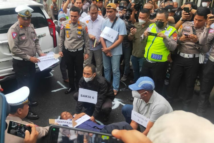 Tragis! Detik-detik Mahasiswa UI Tewas Terlindas Mobil Pensiunan Polisi Versi Rekonstruksi