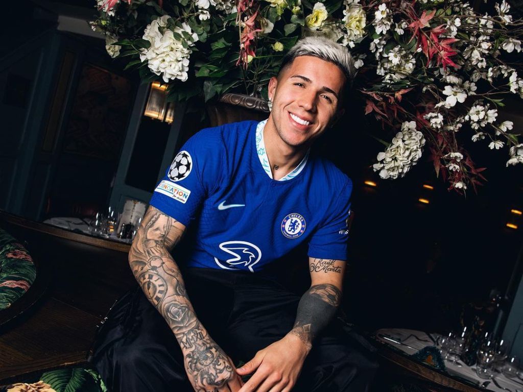 Permohonan Maaf Enzo Fernandez Usai Nyanyikan Lagu Bernada Rasis Saat Perayaan Juara Copa America 2024 Bersama Argentina