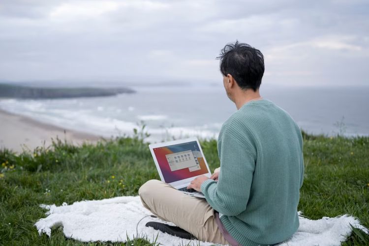 Mengenal Workcation, Tren Bekerja Si Milenial dan Gen Z