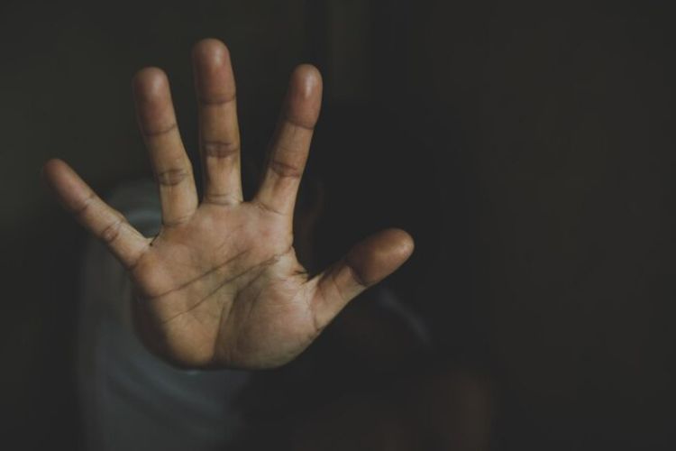 Cek Fakta Pemuda Surabaya Keplak Kepala Ibu, Ternyata Kejadian Lama, Ibunya Kini Tiada