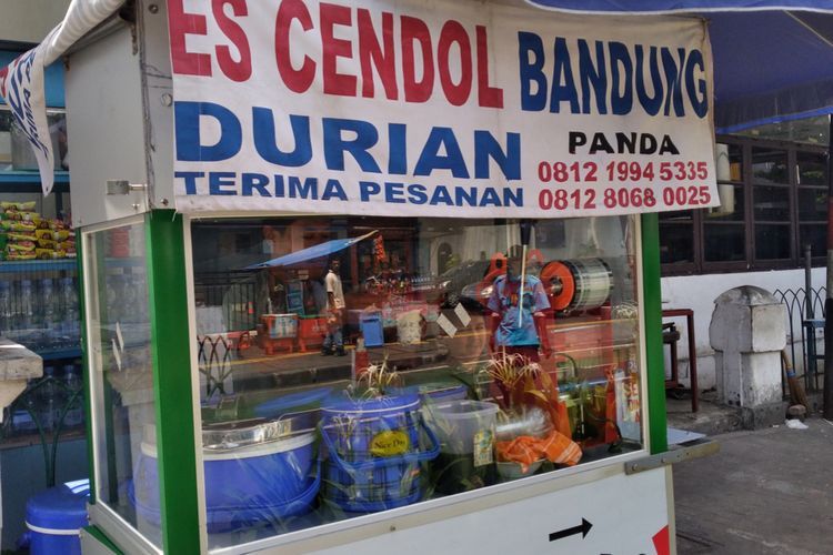 Bikin Ngiler! Es Cendol Durian Samping Stasiun Gondangdia Sehari Laris hingga 400 Cup