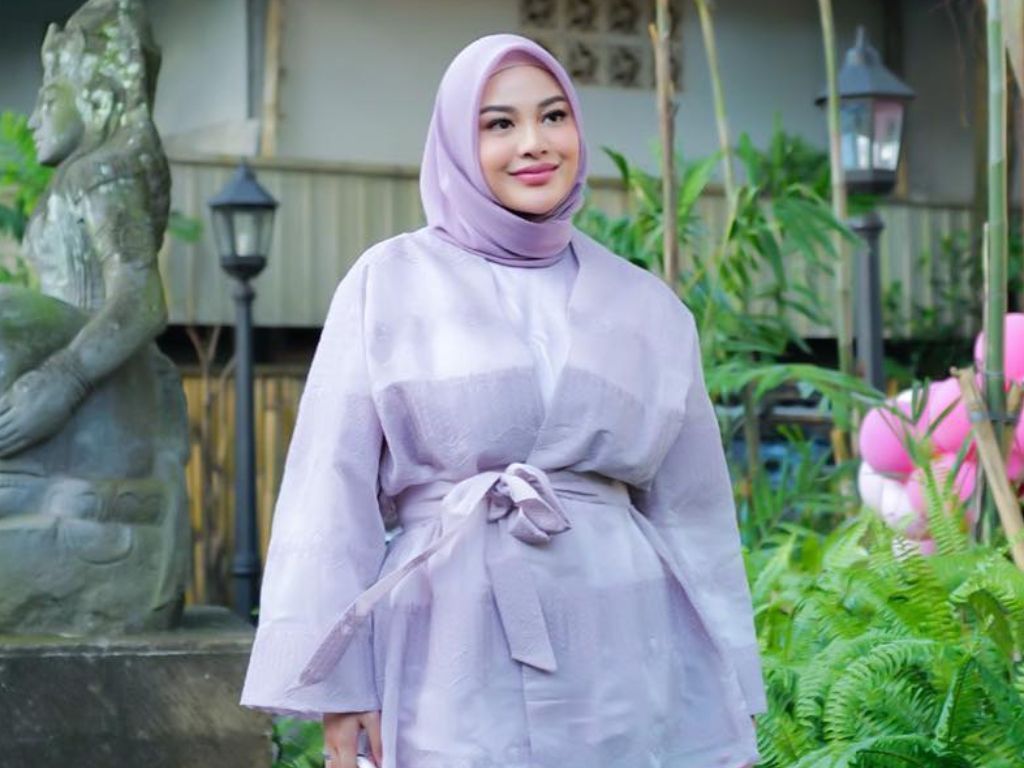 Tergiur Omzet Besar, Aurel Hermansyah Gak Mau Setengah-Setengah Jualan, Langsung Gabung Lapak Shopee Live