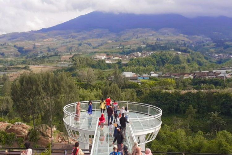 Indahnya Pemandangan ‘Gunung Kembar’ dari Sigandul View Temanggung