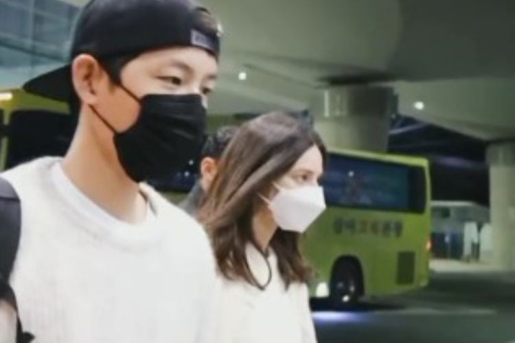 Sedih Harus LDR, Song Joong Ki Tinggalkan Katy Louise Saunders yang Lagi Hamil ke Hongaria