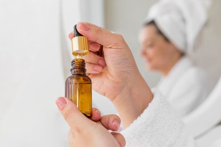 Retinol dan Vitamin C Dianjurkan Tidak Dipakai Bersamaan ke Wajah, Kapan Waktu Terbaiknya?