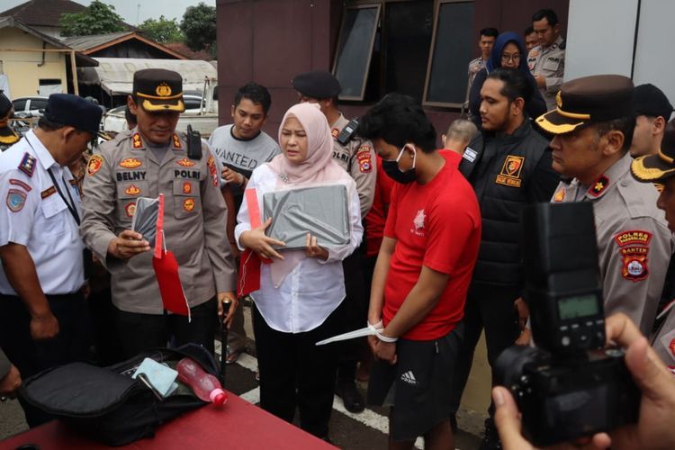 Cemburu Buta, Pria di Pandeglang Bantai Pacar Pakai Closet!