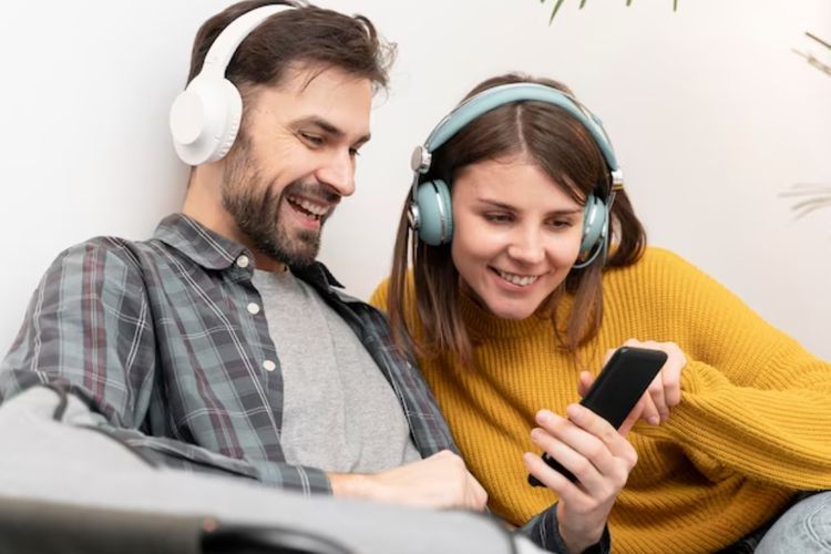 5 Lagu Barat Romantis Buat Valentine: Bikin Hubungan Kamu Makin Lengket Bak Prangko!