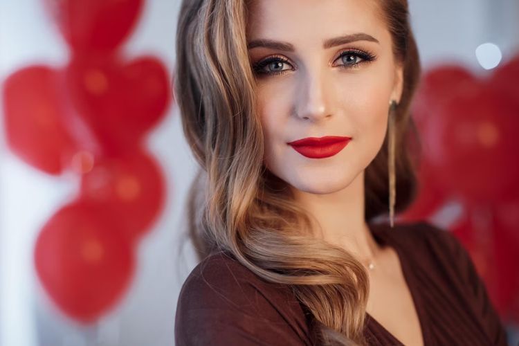 Ingin Tampil Cantik di Hari Valentine? Bisa Ikuti Tips Makeup Ini!