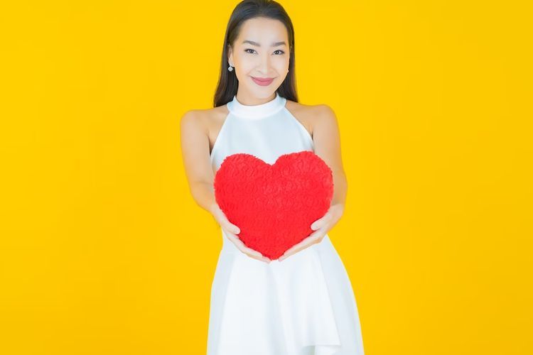 Mau Dinner di Hari Valentine? Intip Yuk 5 Rekomendasi Dress yang Bikin Kamu Tampil Cantik!