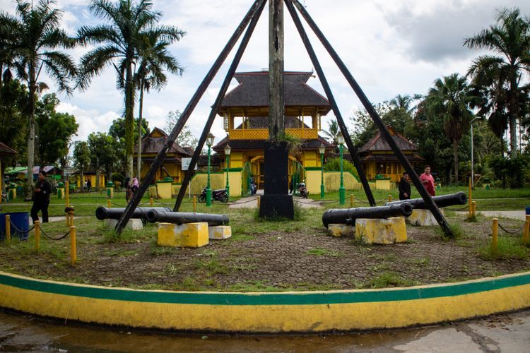 Penampakan Meriam Perang Kerajaan Sambas, Konon ‘Warisan’ dari Kolonial Belanda